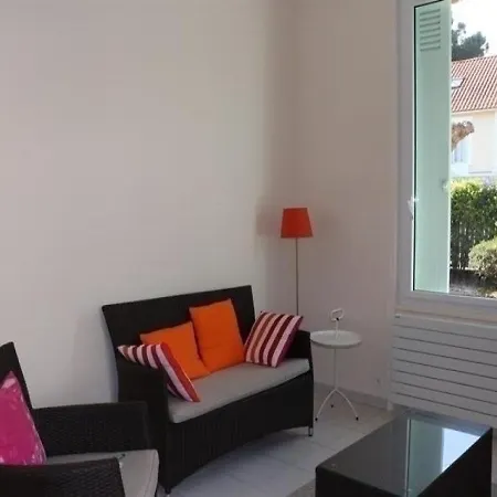 Сasa de vacaciones House Maison Renovee Dans Le Quartier Du Parc De 300 Metres Plage Royan